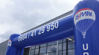 H Hüpfburg Remax 