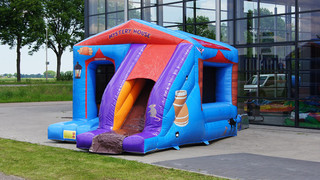 H Hüpfburg Geisterhaus 