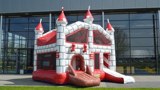 H Hüpfburg Schloss Sparkasse 