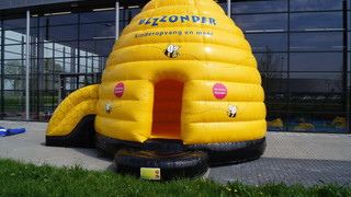H Hüpfburg Biene 
