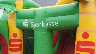 H Hüpfburg Sparkasse Multiplay 