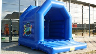 H Hüpfburg Glow Golf 