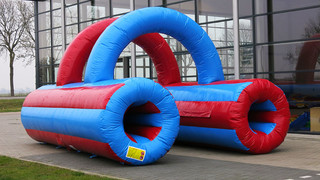 A Kriechtunnel Rot Blau 