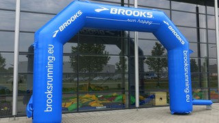 B Torbogen Brooks 