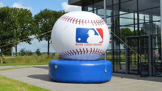 P Major League Baseball 