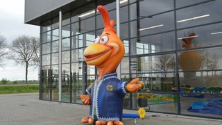 P Maskottchen Hahn 