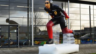 P Maskottchen Schlittschuhfahrer 