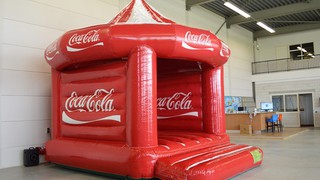 H Hüpfburg Carrousel Coca Cola 