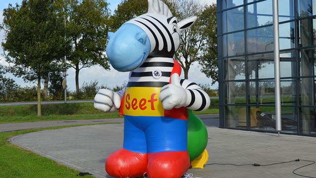 P Zebra Maskottchen 
