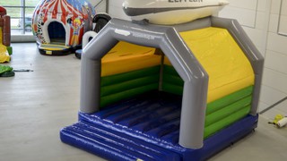 H Hüpfburg Zeppelinflug 