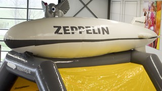 H Hüpfburg Zeppelinflug 