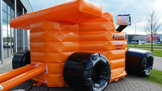 H Hüpfburg Rennwagen Sonderanfertigung 