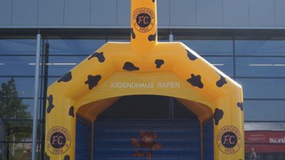 H Hüpfburg Jugendhaus Rapen 