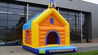 H Hüpfburg Kirche Himmelwaerts 