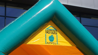 H Hüpfburg Apfel 
