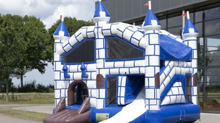 Hüpfburg Multiplay Ritterburg mit Dach