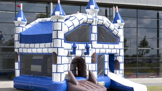 Hüpfburg Multiplay Ritterburg mit Dach