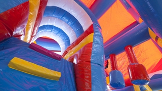 Hüpfburg Multiplay Clownfisch mit Dach