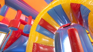 Hüpfburg Multiplay Clownfisch mit Dach