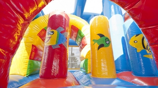 Hüpfburg Multiplay Hai mit Dach
