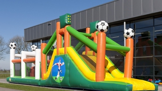 Hindernisparcours Fussball