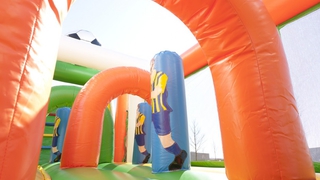 Hindernisparcours Fussball