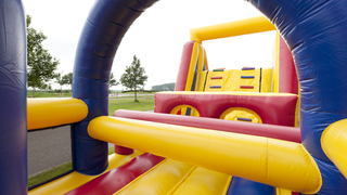 Hindernisparcours Bunt