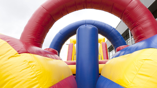 Hindernisparcours Bunt