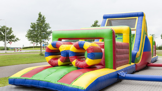 Hindernisparcours Bunt