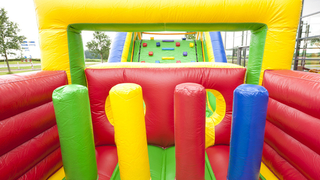 Hindernisparcours Bunt