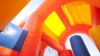 Hindernisparcours Bunt