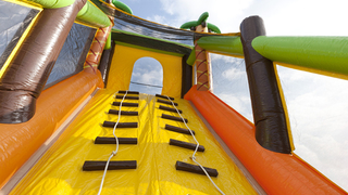 Hindernisparcours Mega Freifall Dschungel