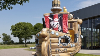 Riesenrutsche Piratenschiff