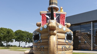 Riesenrutsche Piratenschiff