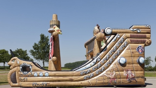 Riesenrutsche Piratenschiff