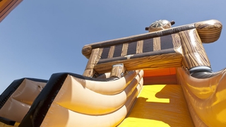 Riesenrutsche Piratenschiff