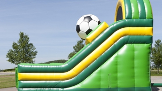Riesenrutsche Super Fussball