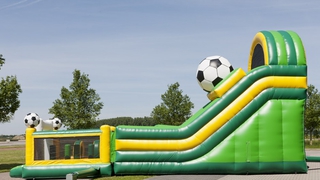 Riesenrutsche Super Fussball