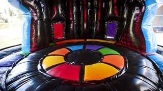  Hüpfburg Discofun Regenbogen 