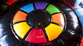  Hüpfburg Discofun Regenbogen 
