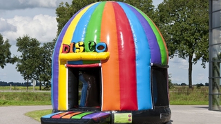  Hüpfburg Discofun Regenbogen 