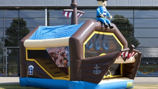  Hüpfburg Shooter Piratenschiff klein 