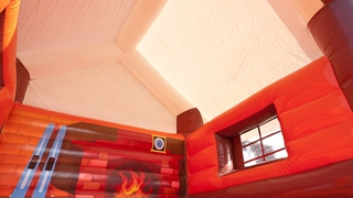 Hüpfburg Standard Holzhütte Winter