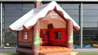 Hüpfburg Standard Holzhütte Winter