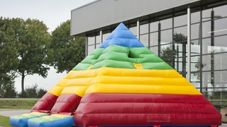 Hüpfburg Super Pyramide