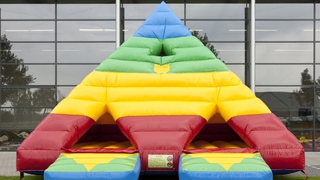 Hüpfburg Super Pyramide