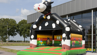 Hüpfburg Super Kuh