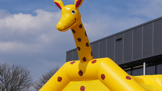 Hüpfburg Super Giraffe